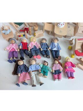 Lot of Doll Family 11 Figures and Wooden Dollhouse Furniture 27+ Pcs